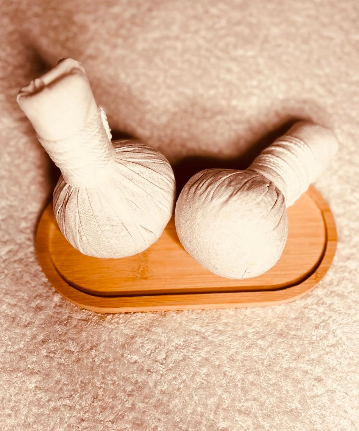 Massage aux pochons chauds d'herbes aromatiques - 60min